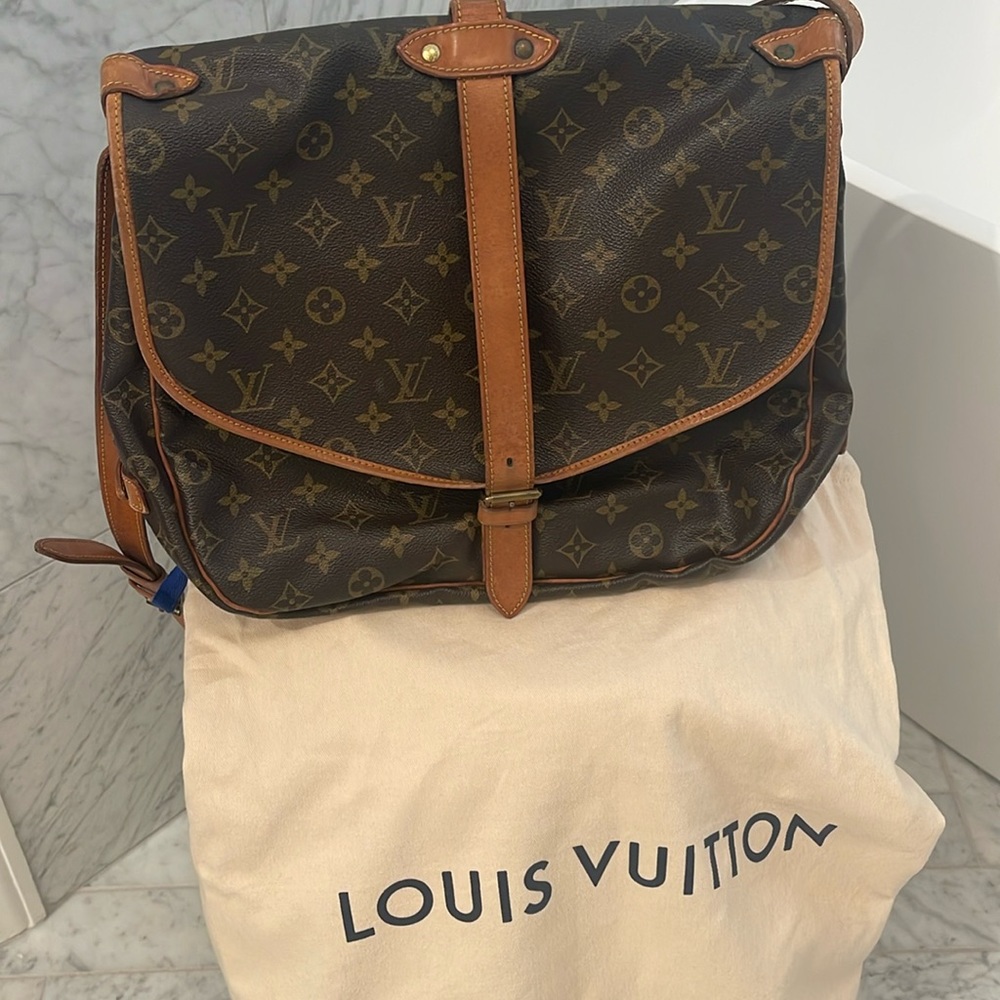 Louis Vuitton Samur 35